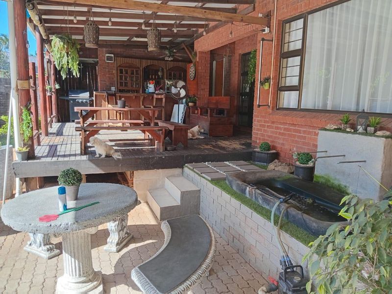 Spacious 3-Bedroom Family Home with Granny Flat, Entertainment Area & Green Belt Views - Photo 9