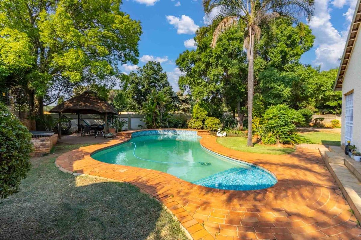 Large family home for sale in Kempton Park - Photo 4