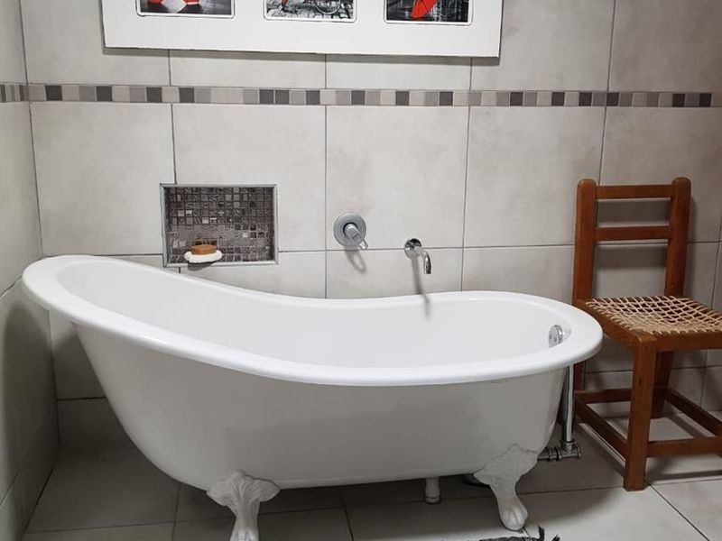 ✨ Two Homes + Bachelor Flat - Victorian Gem in Langebaan’s Middedorp ✨ - Photo 8