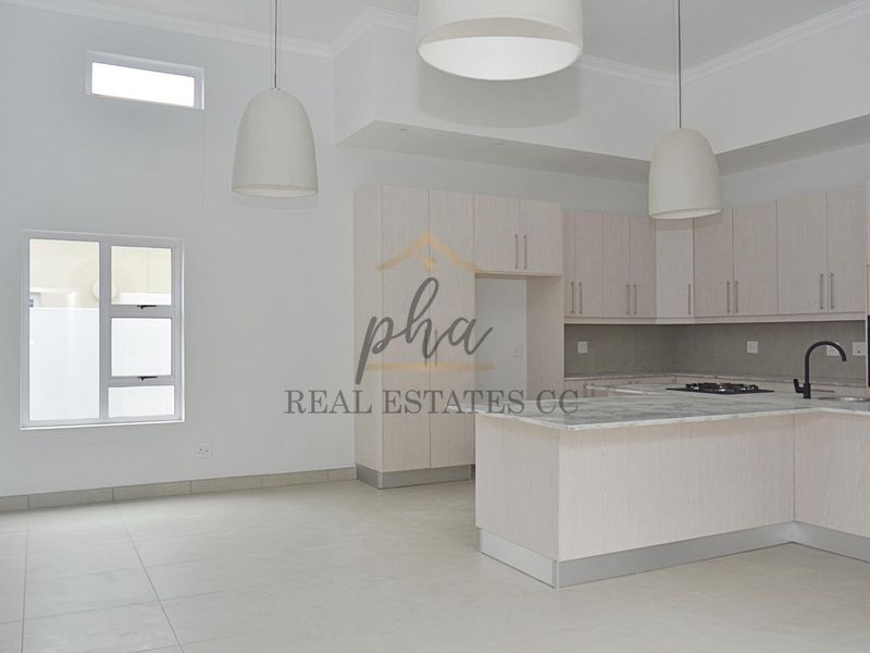 Property that seamlessly blends comfort - Photo 6