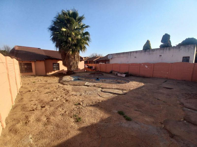 Three bedrooms house for sale in Elandspoort - Photo 4