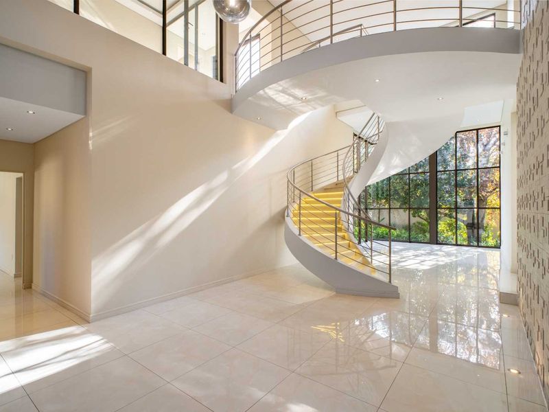 Magnificent 5 Bedroom Mansion in the heart of Bryanston!!! - Photo 2