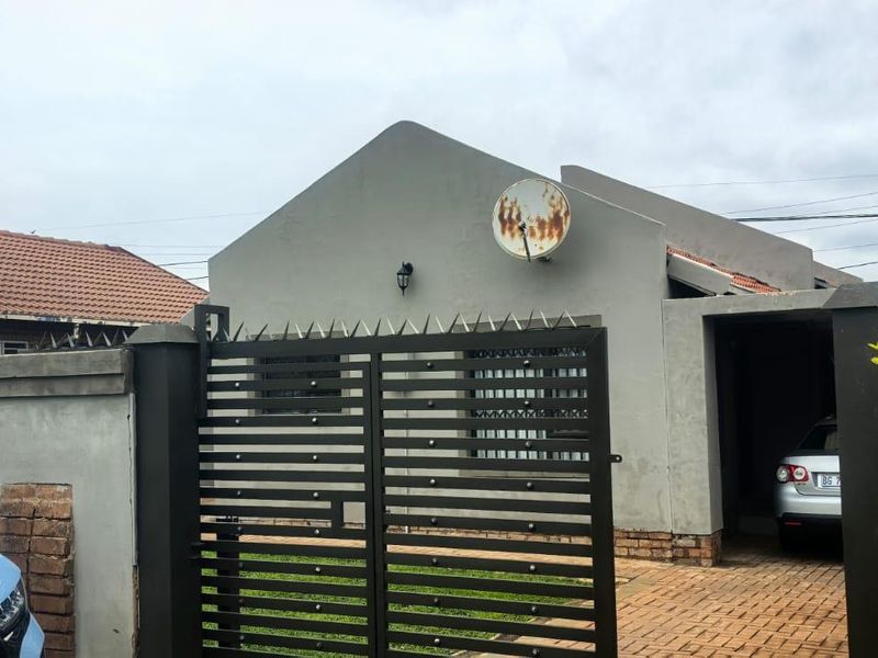 3 Bedrooms House for Sale in Soshanguve UU - Photo 10