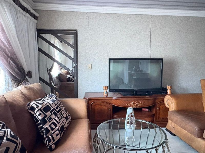 3 Bedroom House For Sale Vanderbijlpark CE4 - Photo 2