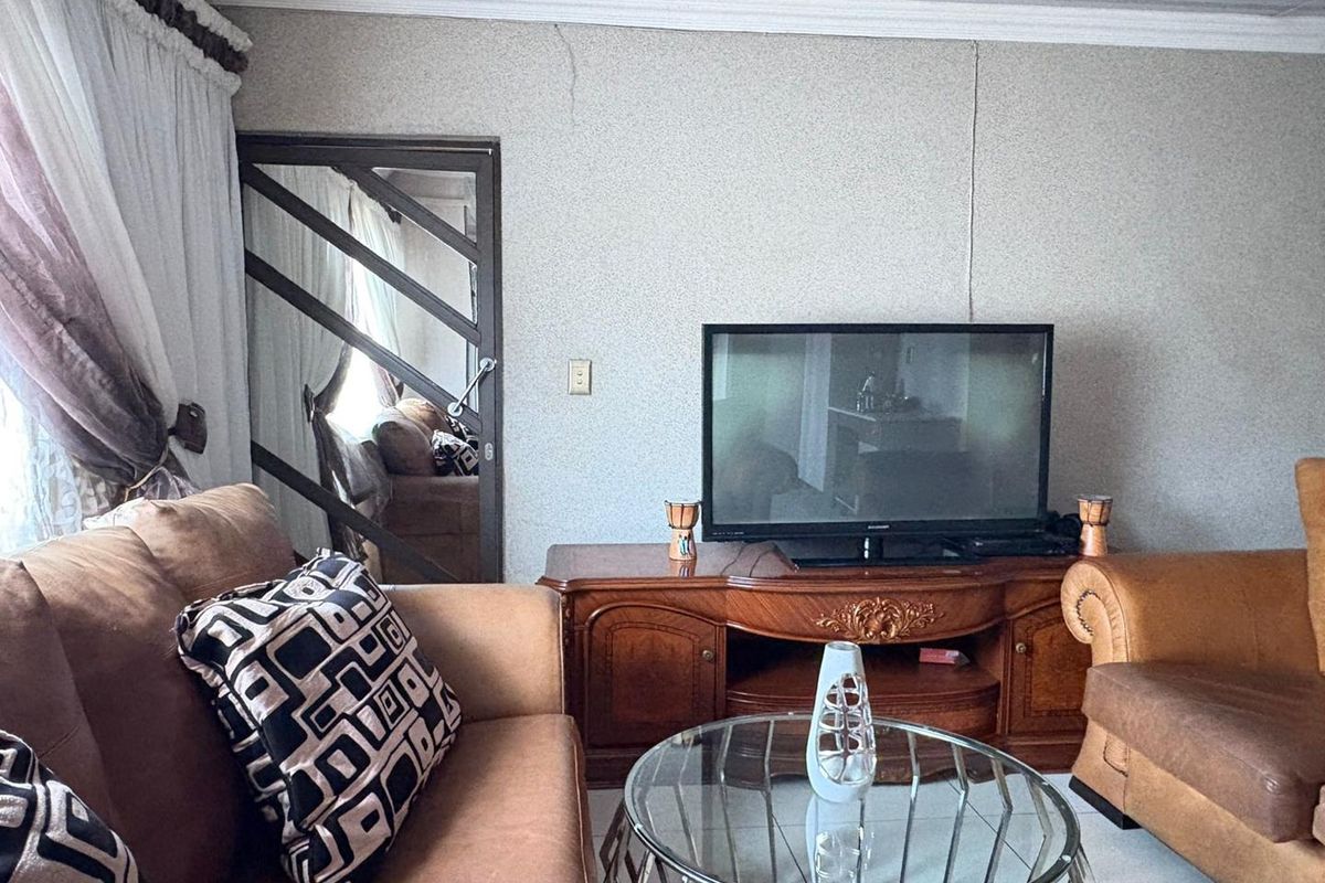 3 Bedroom House For Sale Vanderbijlpark CE4 - Photo 2