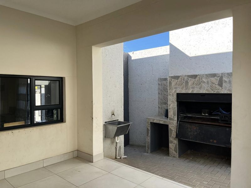 Modern Three bedroom home for sale in Khomasdal - Photo 6