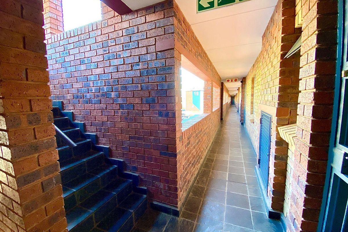 Prestigious Neighbourhood - Photo 2