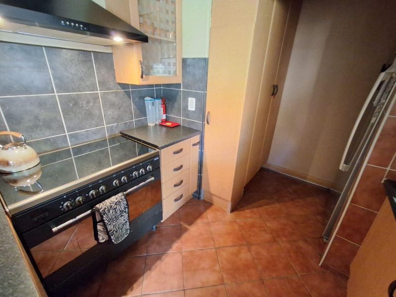 A Warm & Welcoming Family Home with Endless Potential - Photo 8