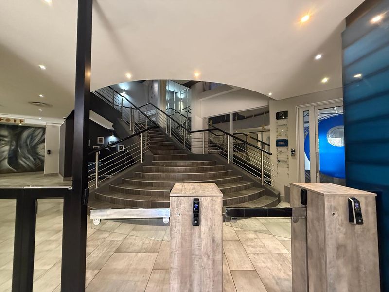 Prime 45m2 Ground Floor Office Suite To Let at 16 Fricker Road | Immediate Occupation - Photo 6