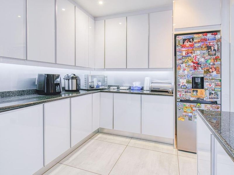 3 Bedroom House for Sale in Glenvista - Photo 3