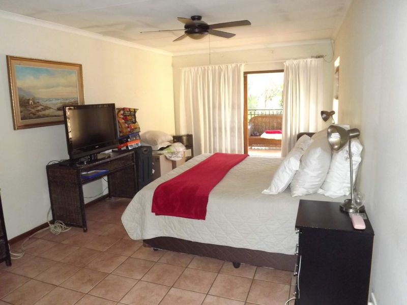 Charming 3 Bedroom Townhouse - Photo 10