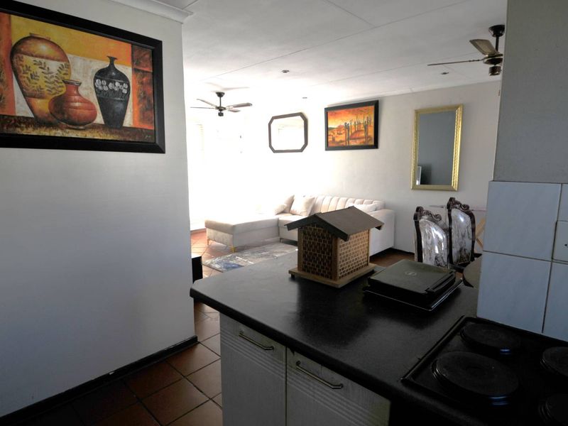 Modern 2-Bedroom, 2-Bathroom Apartment to rent in Erasmuskloof - Photo 7