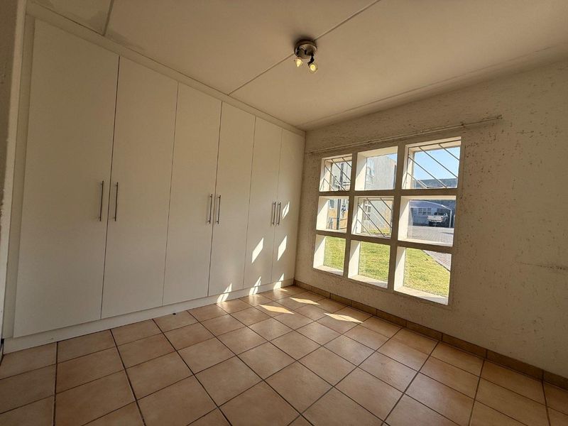 3 Bedroom Townhouse with Great Potential in Cricklewood, Mulbarton - Photo 7