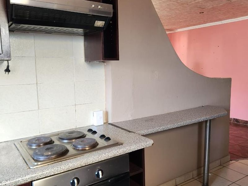 Charming 3-Bedroom House for Sale - R1,100,000 - Photo 8