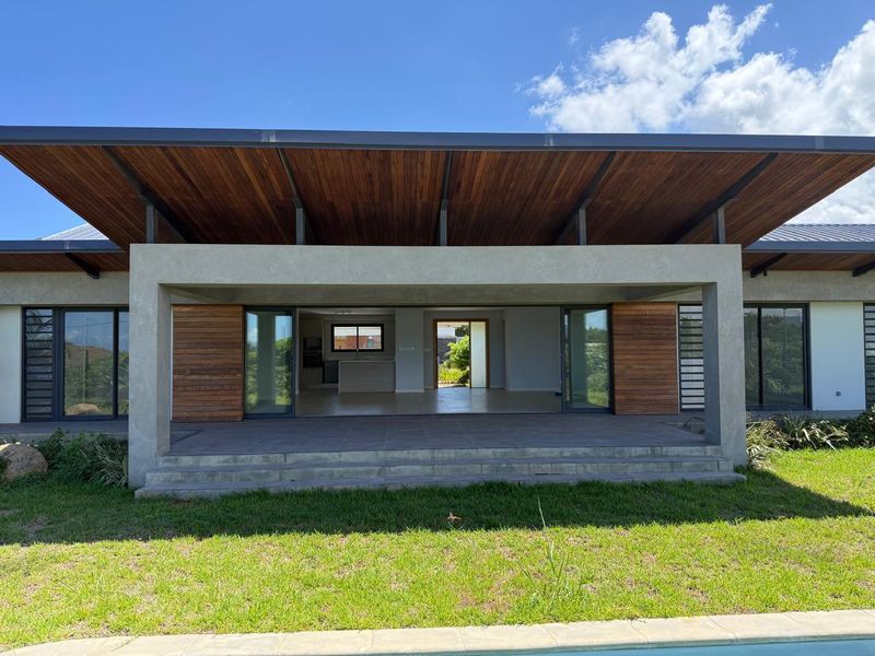 Spacious Family Villa with Private Pool & Mountain Views Rs 95 000 per month - Photo 2