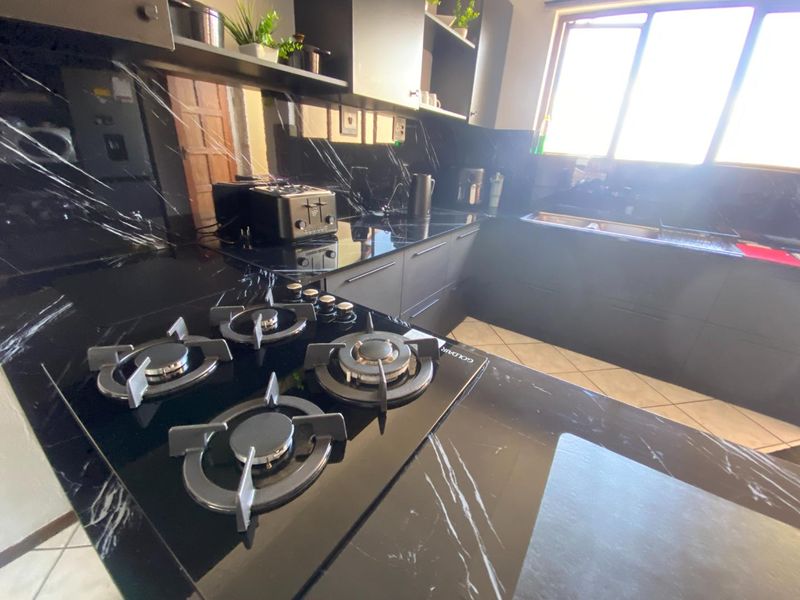 Stylish 2-Bed Lock-Up and Go - Photo 6