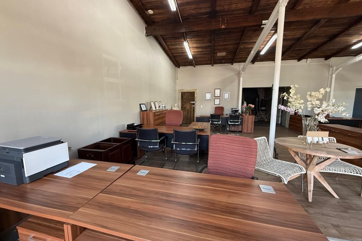 Versatile Commercial Property – For Sale, With Boutique Hotel Possibilities - Photo 2