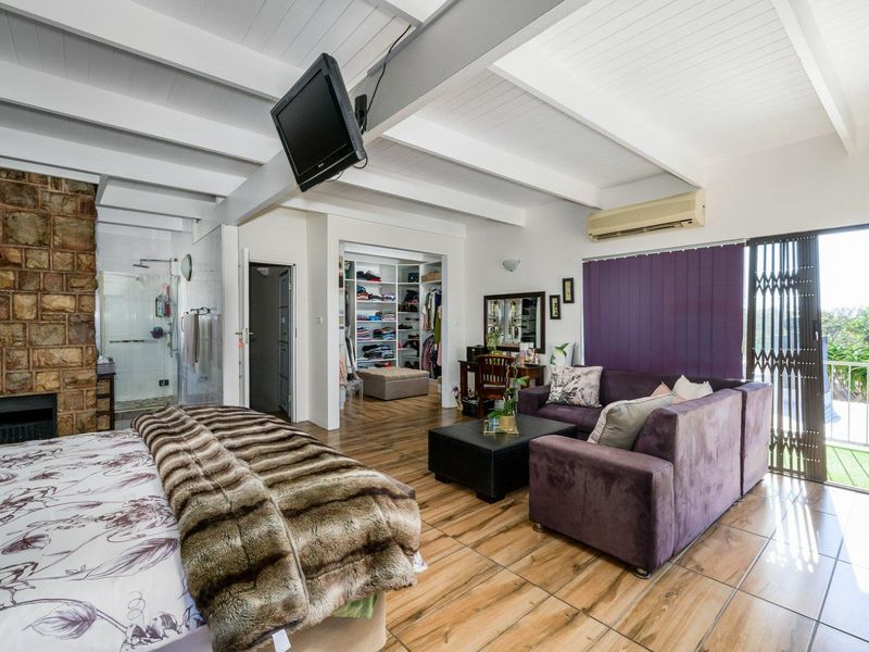 Large home with 5 flats - Photo 10