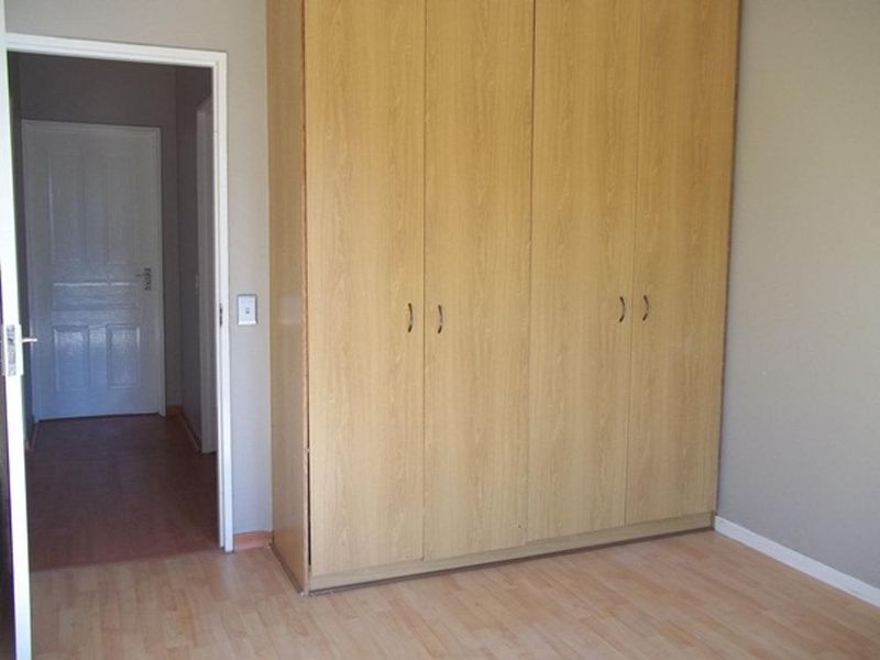 Modern 2 Bedroom, 1 Bathroom Apartment for Sale in Sunninghill - Photo 10
