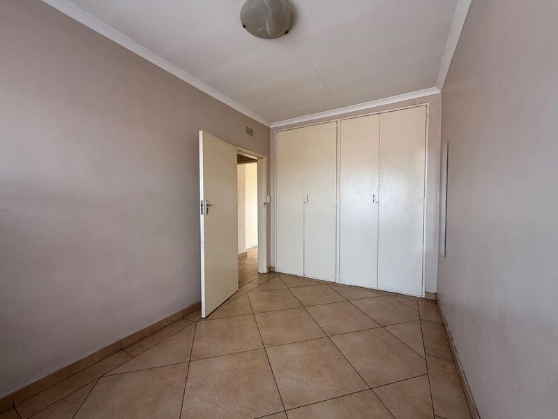 Charming and Spacious Upstairs Apartment Available for Viewing - Photo 7