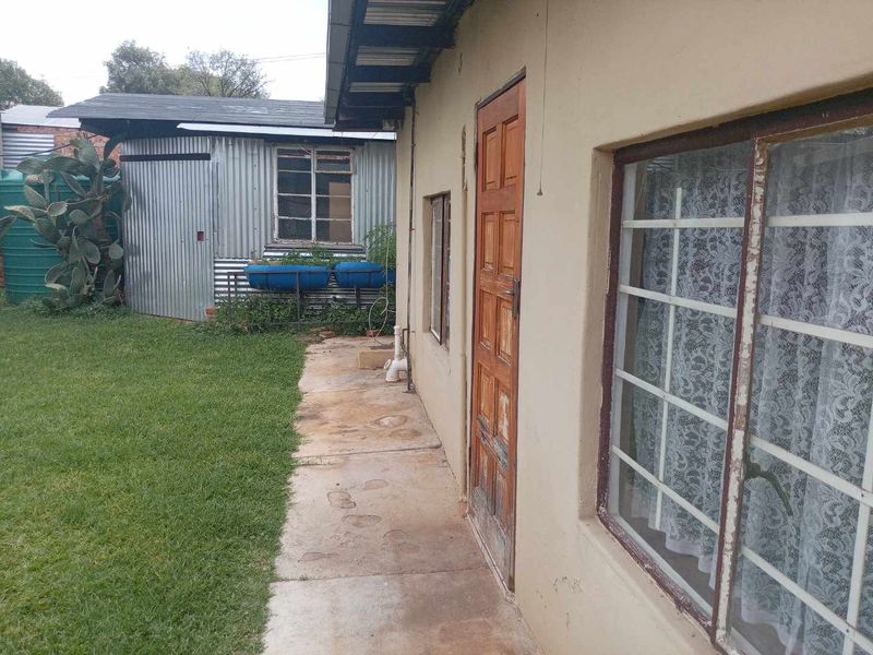 Bachelor Garden Cottage - Photo 3