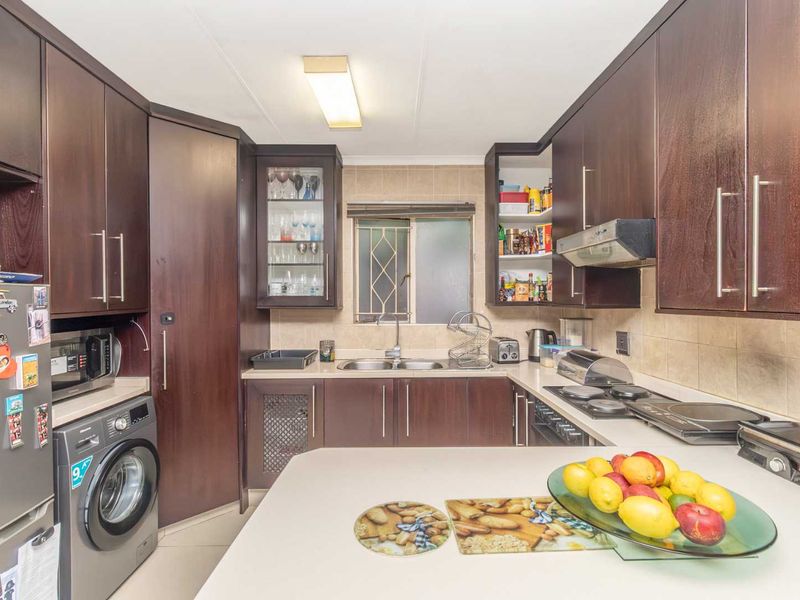 Charming 3-Bedroom Townhouse in Secure Forest View Estate – Northwold - Photo 7