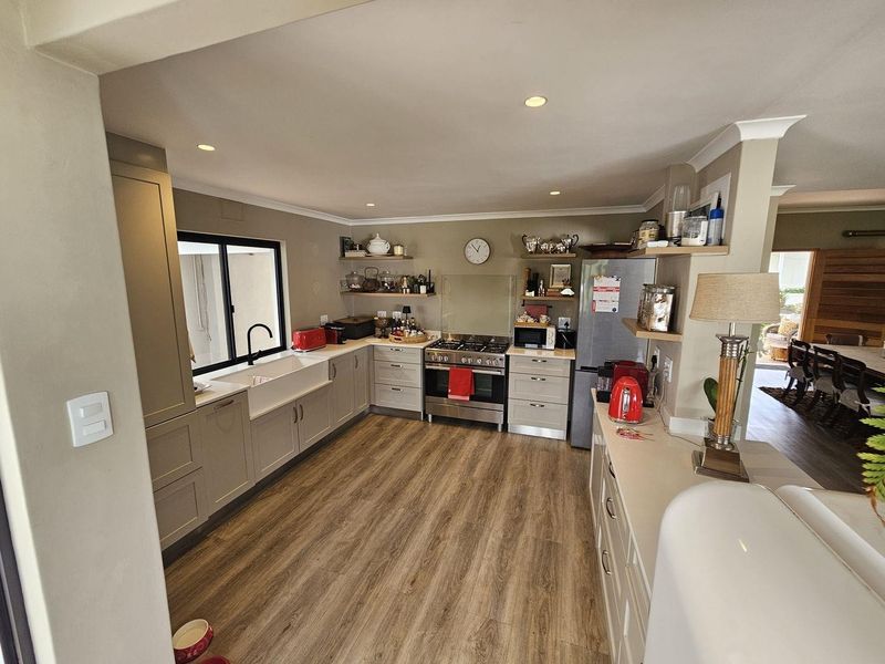 Serenity Secured: The Perfect Estate Home - Photo 2