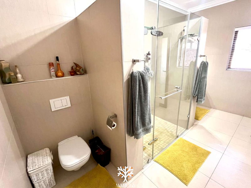 Family Home For Sale | Omeya Golf Estate | N$9 540 000 - Photo 10