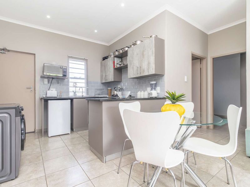 Perfect Starter Home or Investment – 2-Bedroom Apartment in Prime Location - Photo 5