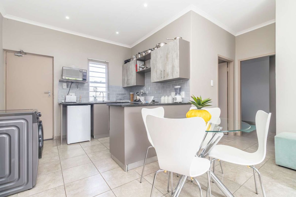 Perfect Starter Home or Investment – 2-Bedroom Apartment in Prime Location - Photo 5