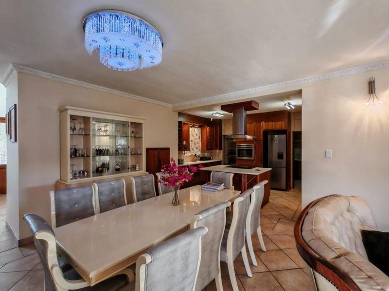 Stunning Home For Sale In Prestigious Estate - Photo 9