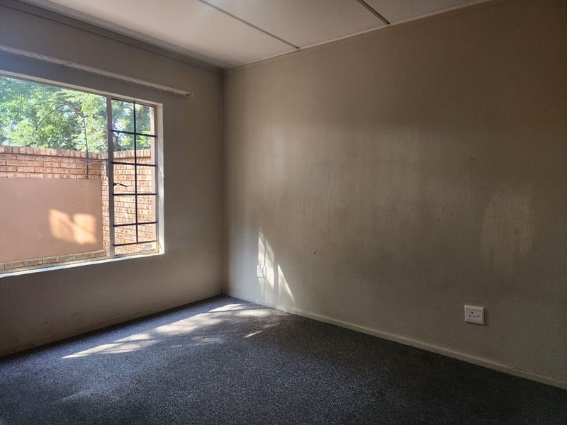 Neat & spacious 2 bedroom flat for sale in Benoni - Photo 6