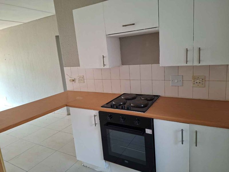 2 Bedroom Groundfloor Apartment ideal for first timer buyer or investor - Photo 4