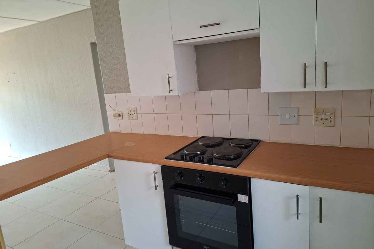 2 Bedroom Groundfloor Apartment ideal for first timer buyer or investor - Photo 4