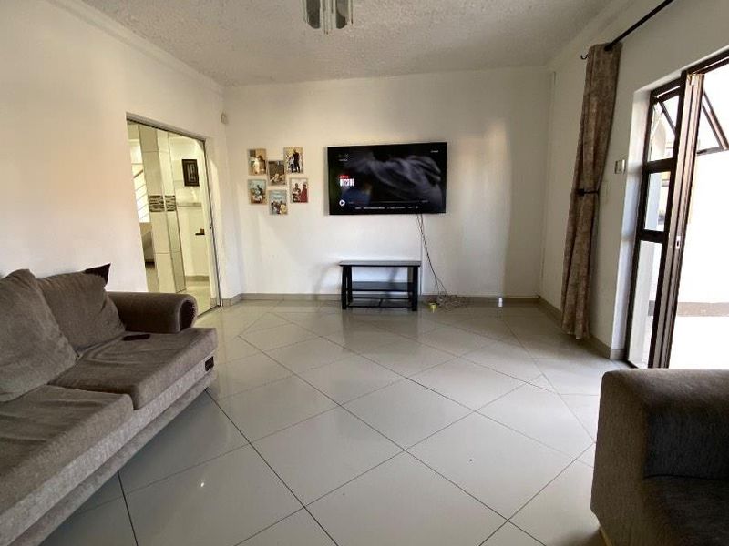 5 Bedroom House For Sale – Cimbebasia - Photo 8
