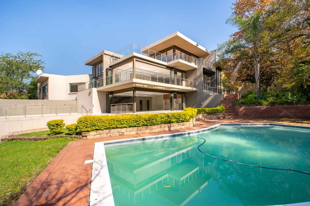 Exquisite 5-Bedroom Luxury Mansion for Sale in the Heart of Bryanston - Photo 3