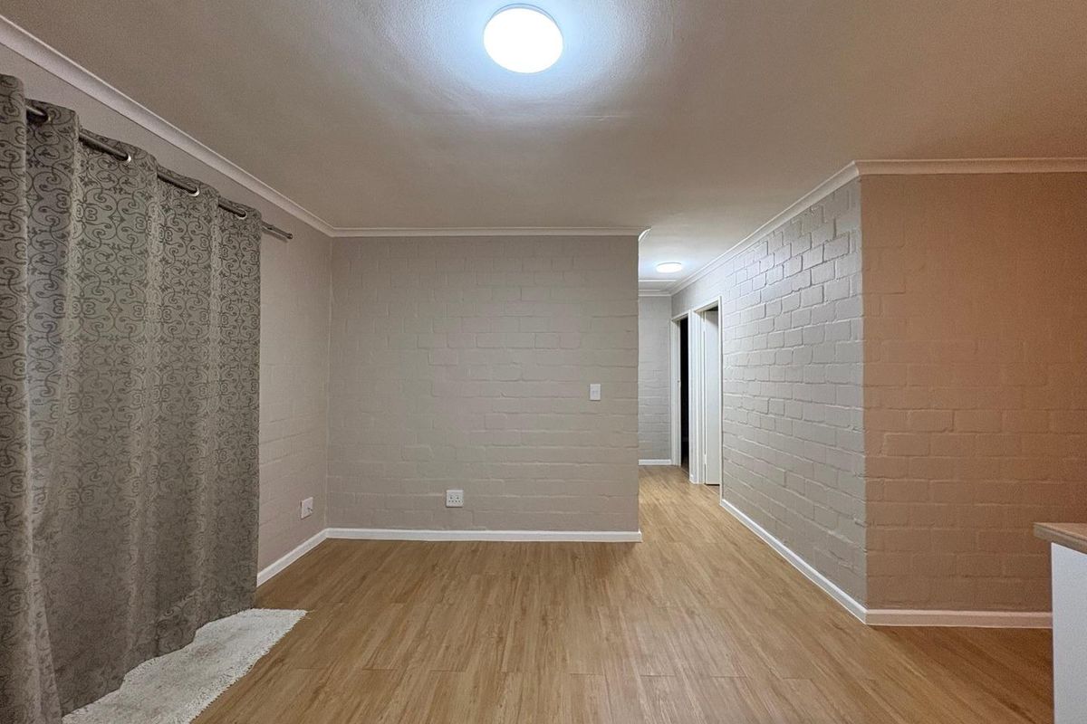 3 Bedroom House To Let in Sanddrift - Photo 2