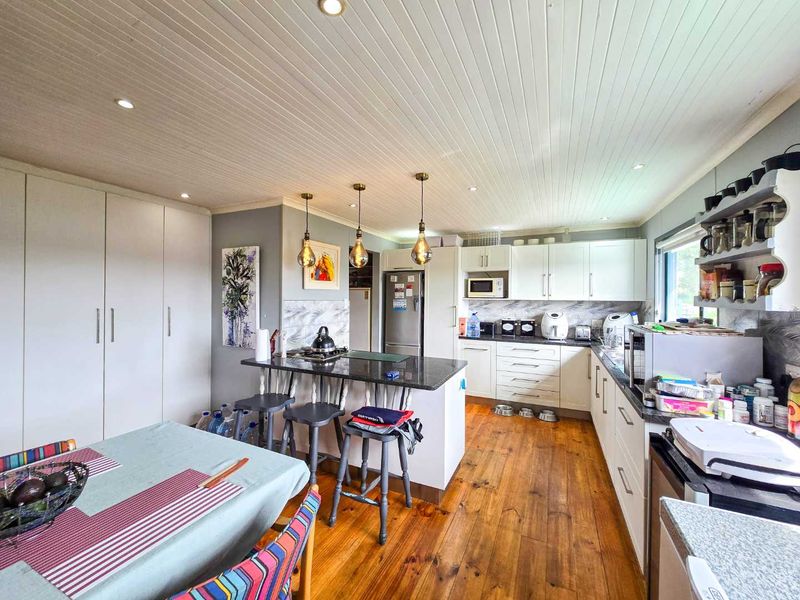Family home with river view for sale in Stilbaai-Wes. - Photo 7