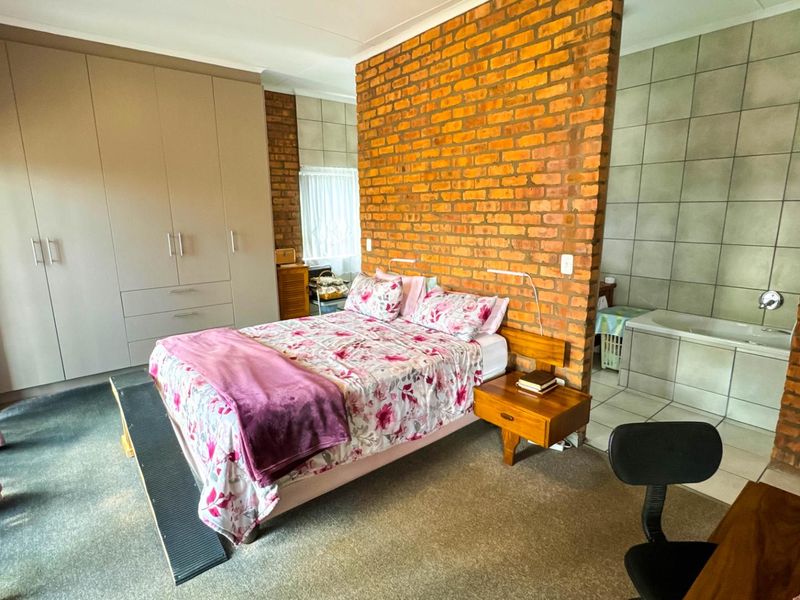 Versatile Living at Its Best: Dual Home in Klein Brak! - Photo 9