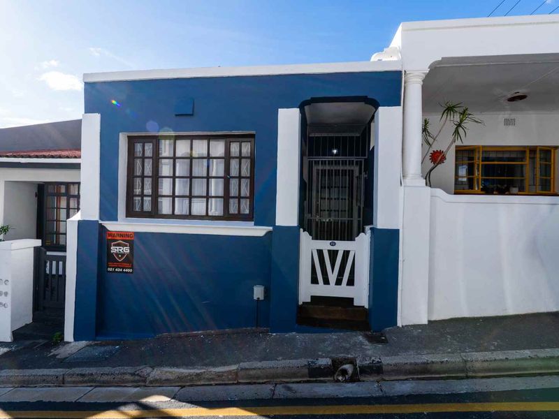 Charming 2-Bedroom Home with Rooftop Entertainment Area in the Heart of Sea Point - Photo 1
