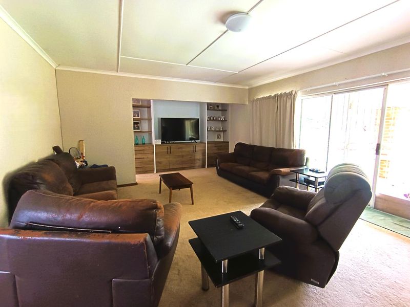 Space, Comfort & Bonus Flat — Close to UFS - Photo 4