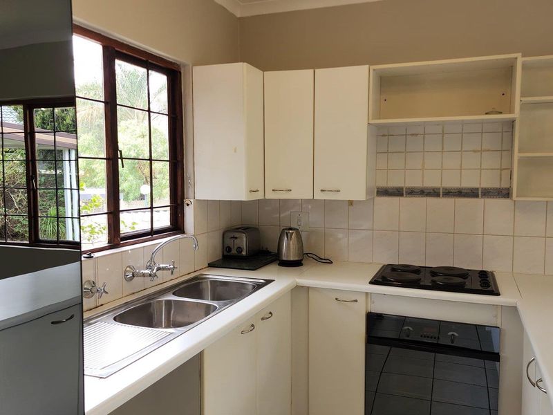 Pet Friendly 2 Bedroom House with lovely garden - Photo 6