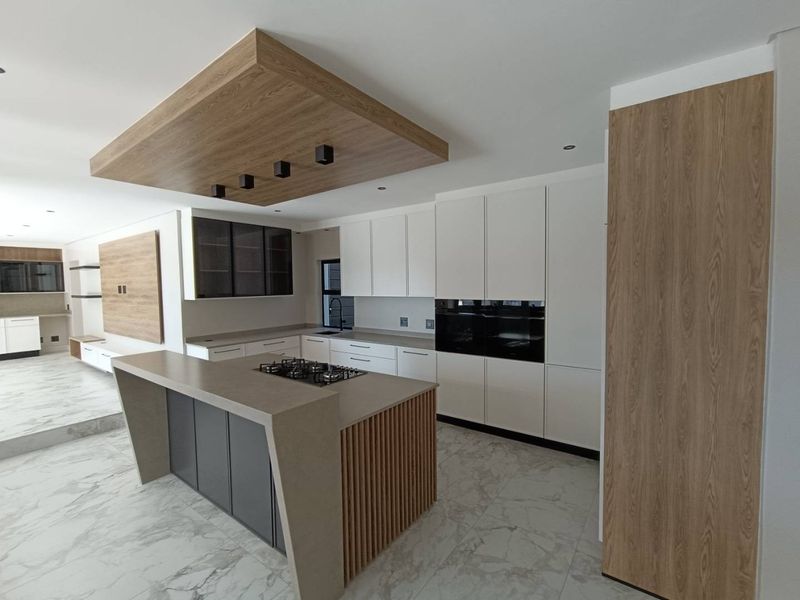 MIDSTREAM HEIGHTS - 5 BEDROOM HOUSE WITH 6 ENTERTAINING AREAS - Photo 7