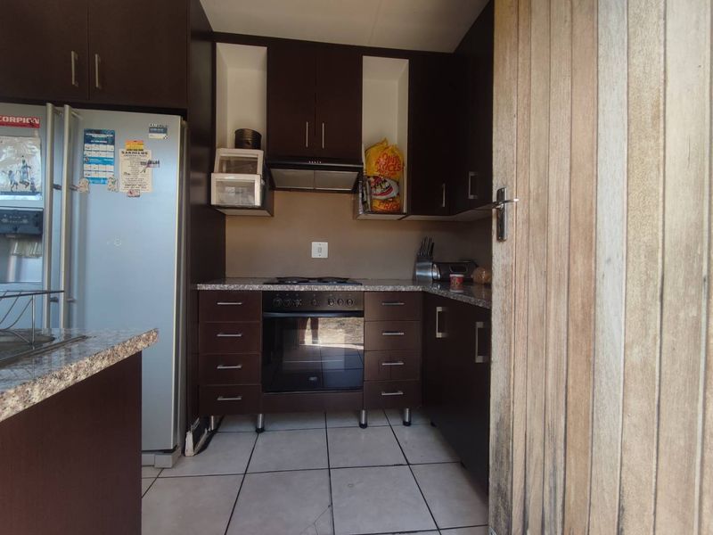 4 Bedroom House for Sale in Cosmo City - Photo 8