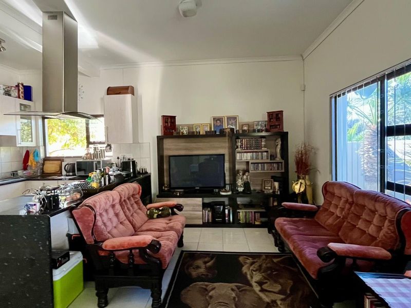 🌿 Rare Find in Okahandja Town - Photo 6