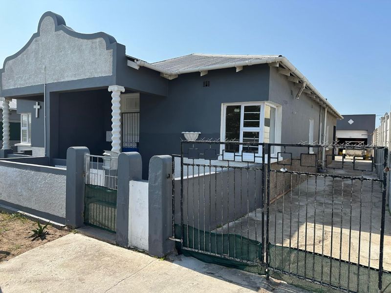 2 Very Neat Homes on 1 Erf. - Photo 3