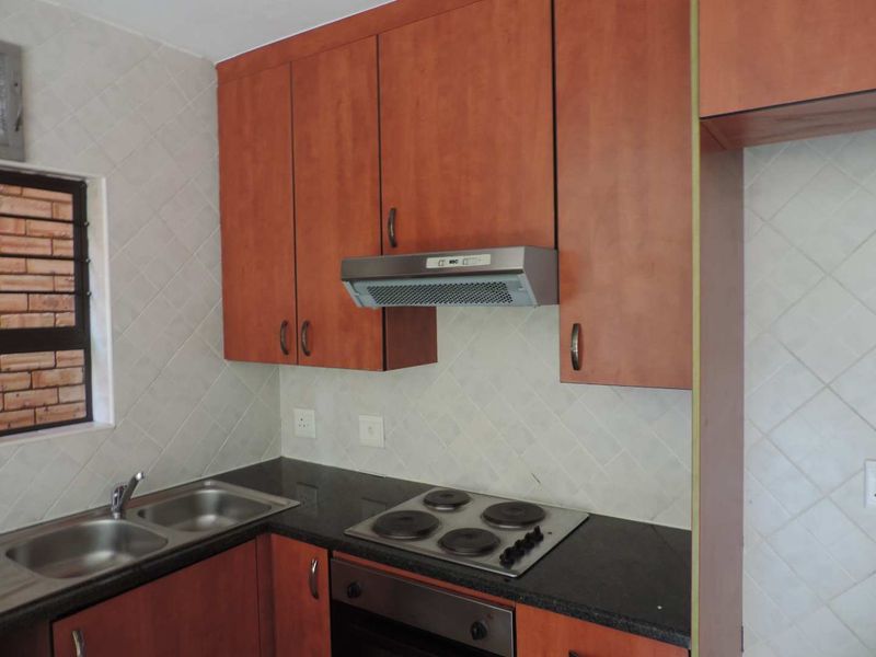 3 Bedroomed Pet friendly duplex for rent in Florentia - Photo 8