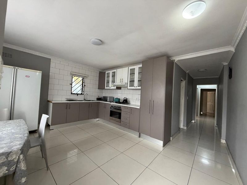 Beautiful investment property on large plot - Photo 8