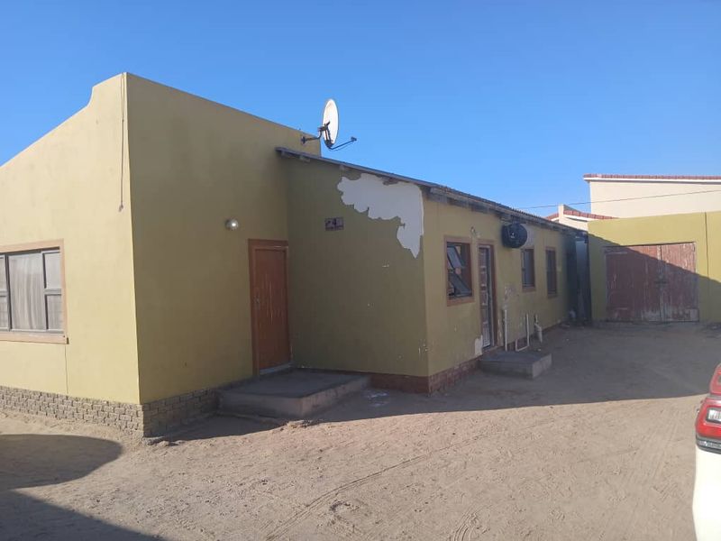 3 Bedroom House/4 Flats Outside - Photo 3