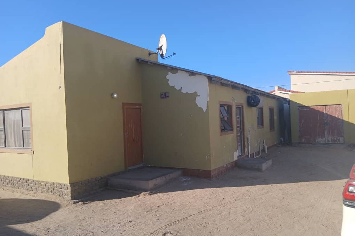 3 Bedroom House/4 Flats Outside - Photo 3